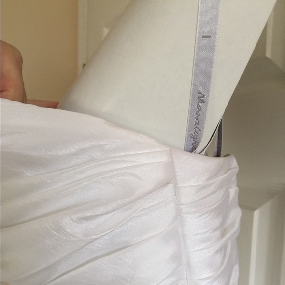 T-length wedding dress with Rosette details - Picture 4 of 4